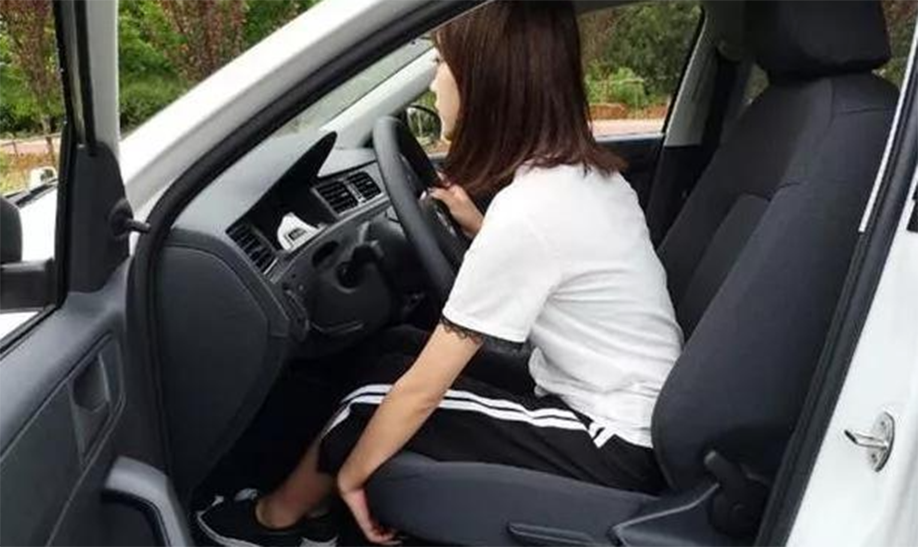 怎么選擇倒車的駕駛姿勢(shì)